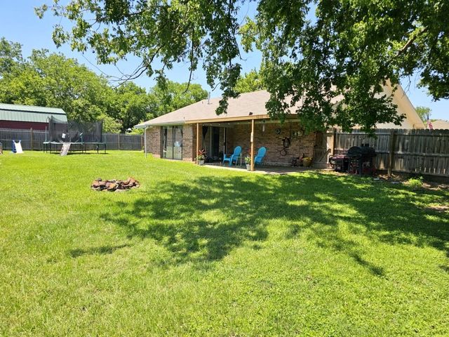 601 Rogers Street, Normangee, TX 77871