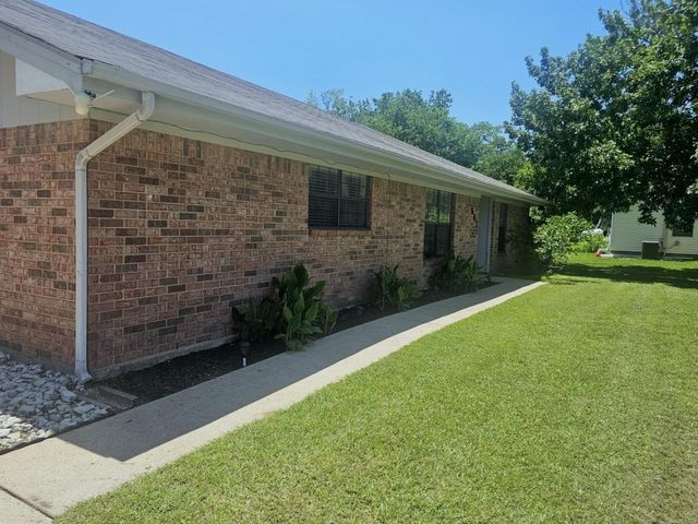 601 Rogers Street, Normangee, TX 77871