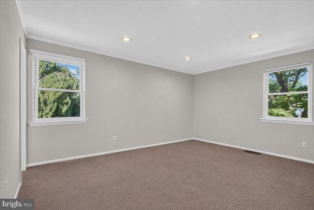 9208 AMBASSADOR PL, Philadelphia, PA 19115