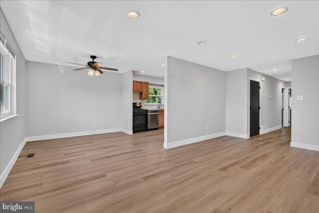 9208 AMBASSADOR PL, Philadelphia, PA 19115