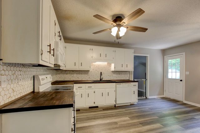 3308 S Senseney Cir, Clarksville, TN 37042
