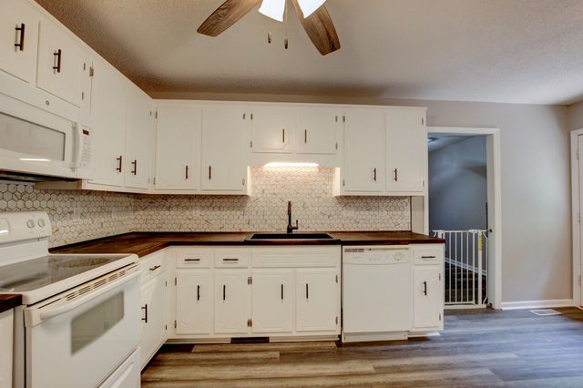 3308 S Senseney Cir, Clarksville, TN 37042