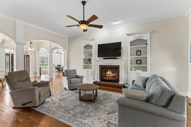 6928 Zion Crossing Ct, Columbia, TN 38401