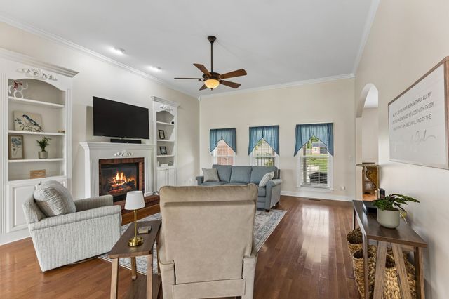 6928 Zion Crossing Ct, Columbia, TN 38401