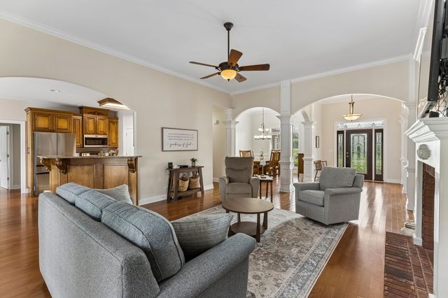 6928 Zion Crossing Ct, Columbia, TN 38401