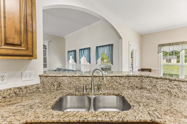 6928 Zion Crossing Ct, Columbia, TN 38401