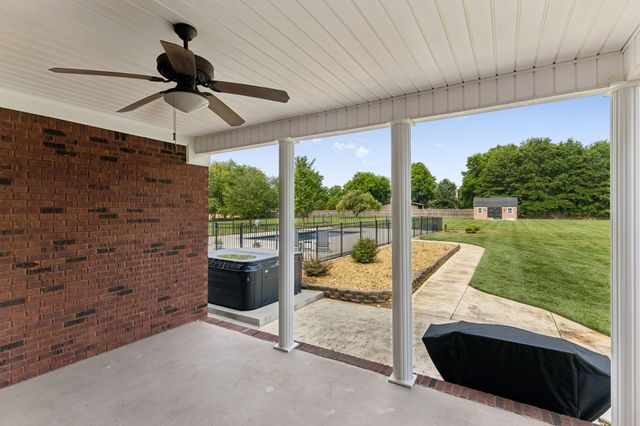 6928 Zion Crossing Ct, Columbia, TN 38401