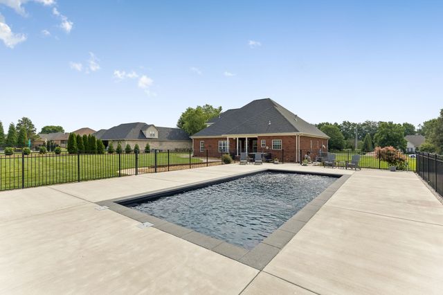 6928 Zion Crossing Ct, Columbia, TN 38401