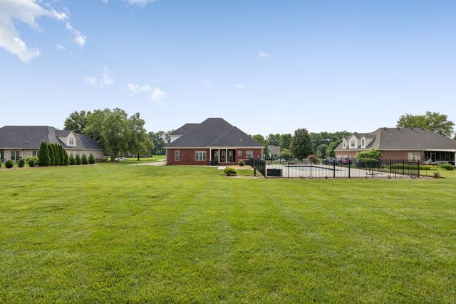 6928 Zion Crossing Ct, Columbia, TN 38401
