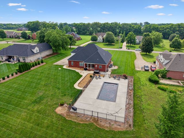 6928 Zion Crossing Ct, Columbia, TN 38401