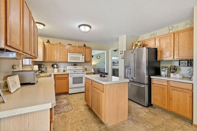 3175 Weeping Spruce Drive, Grove City, OH 43123