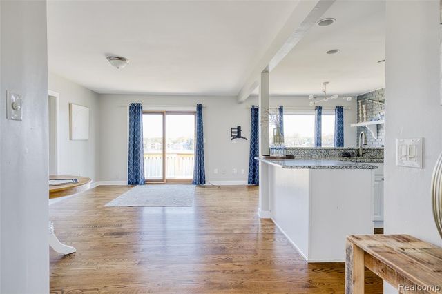 10094 Elizabeth Lake Road, White Lake, MI 48386