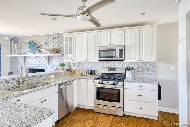 10094 Elizabeth Lake Road, White Lake, MI 48386