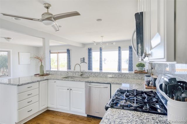 10094 Elizabeth Lake Road, White Lake, MI 48386