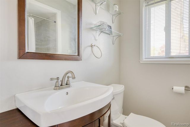 10094 Elizabeth Lake Road, White Lake, MI 48386