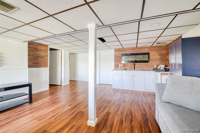 10094 Elizabeth Lake Road, White Lake, MI 48386
