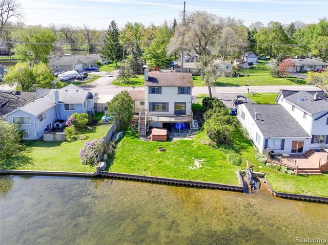 10094 Elizabeth Lake Road, White Lake, MI 48386