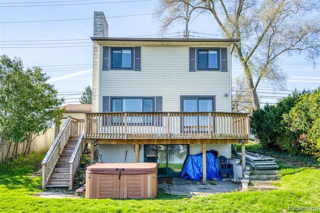 10094 Elizabeth Lake Road, White Lake, MI 48386