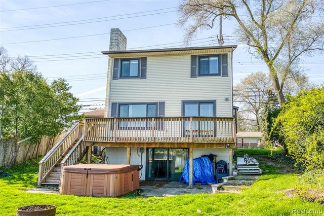 10094 Elizabeth Lake Road, White Lake, MI 48386