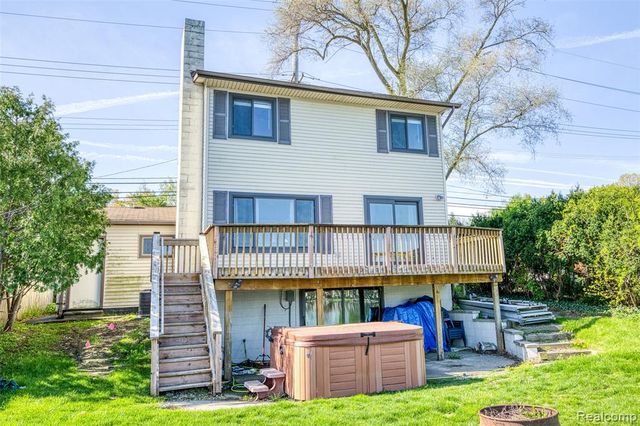 10094 Elizabeth Lake Road, White Lake, MI 48386