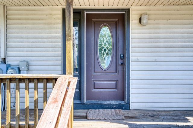 10094 Elizabeth Lake Road, White Lake, MI 48386
