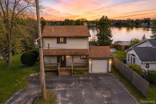 10094 Elizabeth Lake Road, White Lake, MI 48386