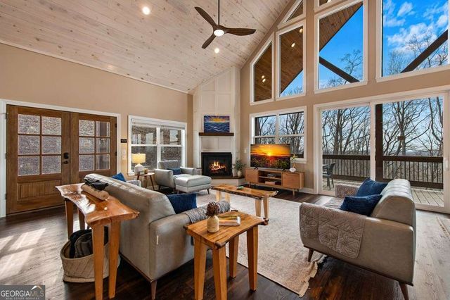 1016 Twisted Oak Road, Talking Rock, GA 30175