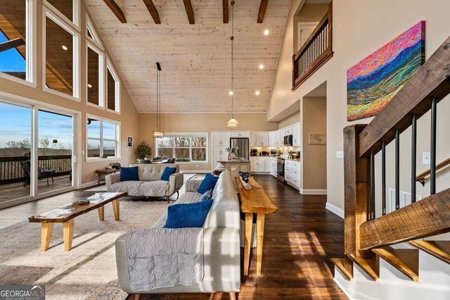 1016 Twisted Oak Road, Talking Rock, GA 30175