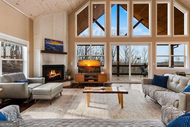 1016 Twisted Oak Road, Talking Rock, GA 30175