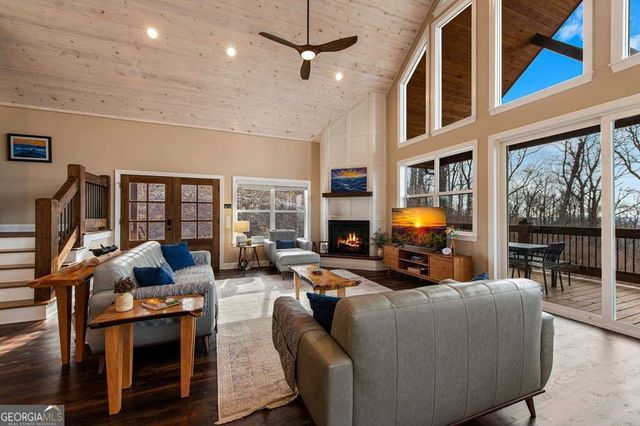 1016 Twisted Oak Road, Talking Rock, GA 30175