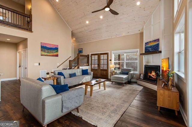 1016 Twisted Oak Road, Talking Rock, GA 30175