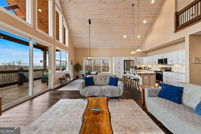 1016 Twisted Oak Road, Talking Rock, GA 30175