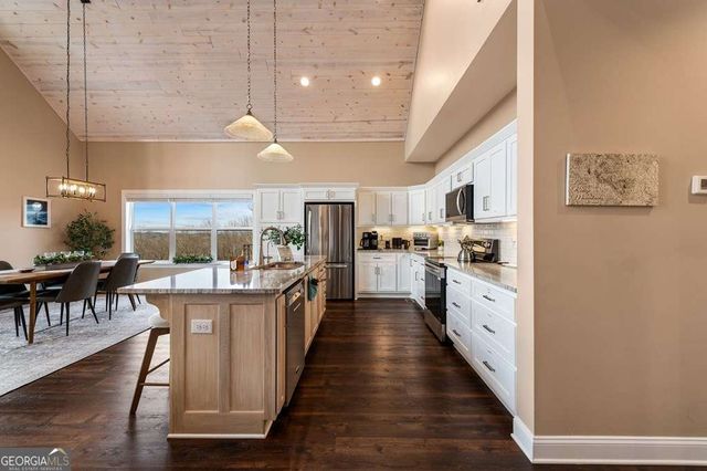 1016 Twisted Oak Road, Talking Rock, GA 30175