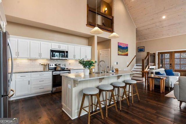 1016 Twisted Oak Road, Talking Rock, GA 30175