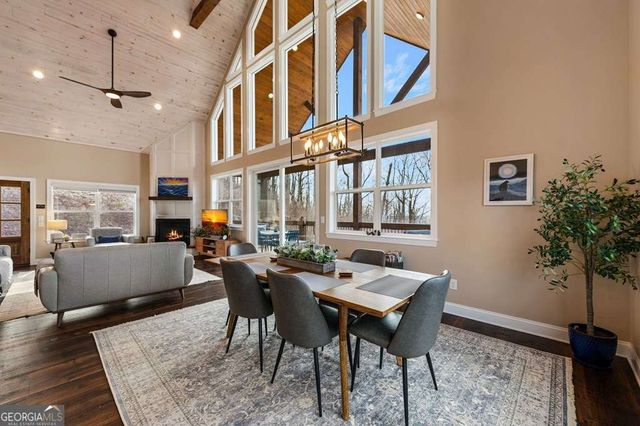 1016 Twisted Oak Road, Talking Rock, GA 30175