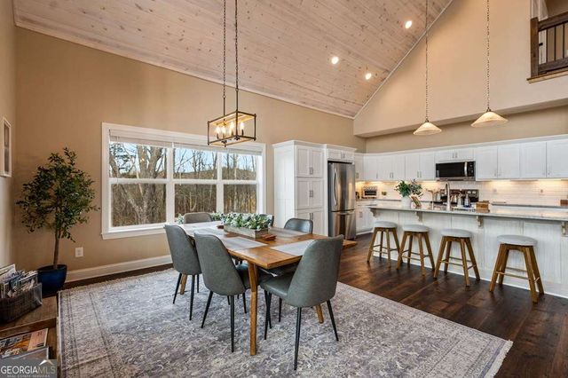 1016 Twisted Oak Road, Talking Rock, GA 30175