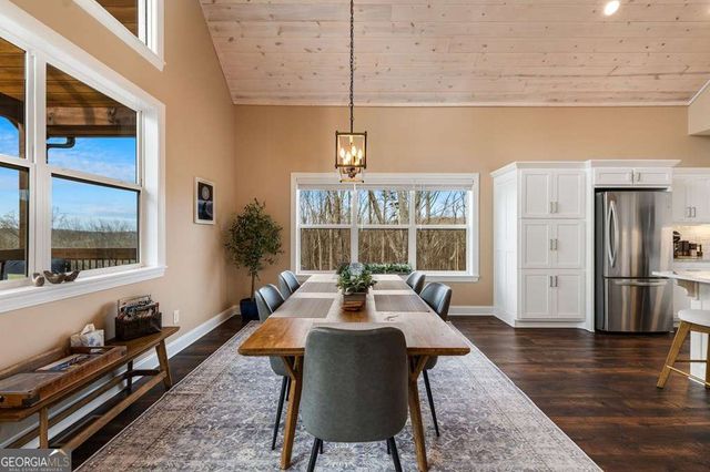 1016 Twisted Oak Road, Talking Rock, GA 30175