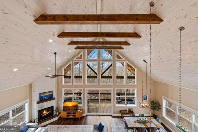 1016 Twisted Oak Road, Talking Rock, GA 30175