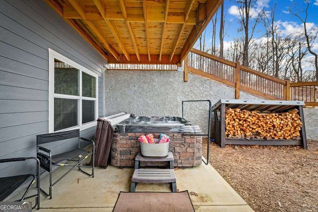 1016 Twisted Oak Road, Talking Rock, GA 30175