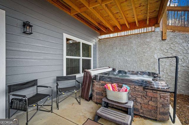 1016 Twisted Oak Road, Talking Rock, GA 30175