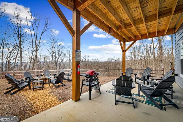 1016 Twisted Oak Road, Talking Rock, GA 30175