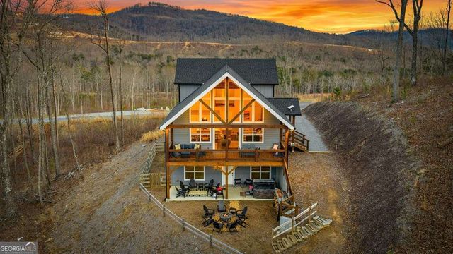 1016 Twisted Oak Road, Talking Rock, GA 30175