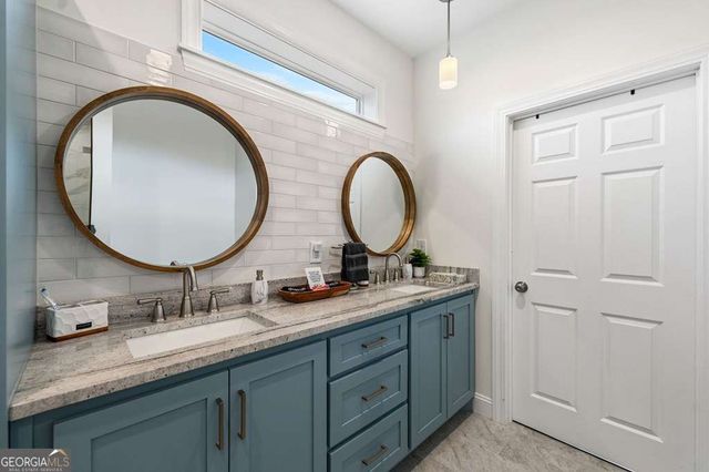 1016 Twisted Oak Road, Talking Rock, GA 30175