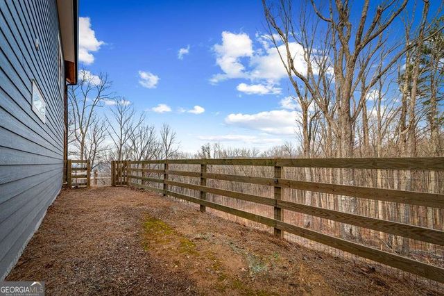 1016 Twisted Oak Road, Talking Rock, GA 30175