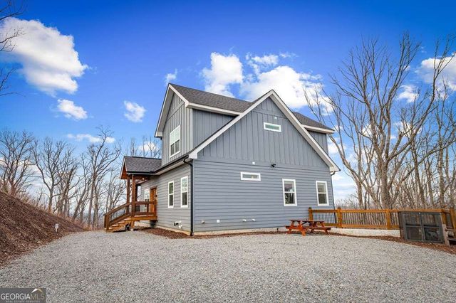 1016 Twisted Oak Road, Talking Rock, GA 30175