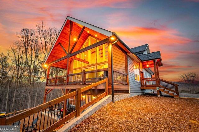 1016 Twisted Oak Road, Talking Rock, GA 30175