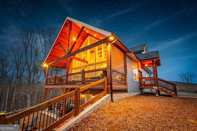 1016 Twisted Oak Road, Talking Rock, GA 30175