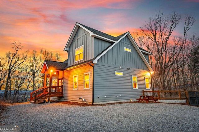 1016 Twisted Oak Road, Talking Rock, GA 30175