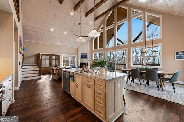 1016 Twisted Oak Road, Talking Rock, GA 30175