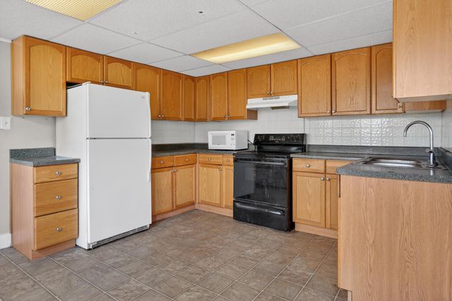 439 W Columbia Avenue, Battle Creek, MI 49015